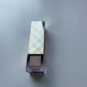 Burberry Fresh Glow Luminous Fluid Base in Nude Radiance No. 01